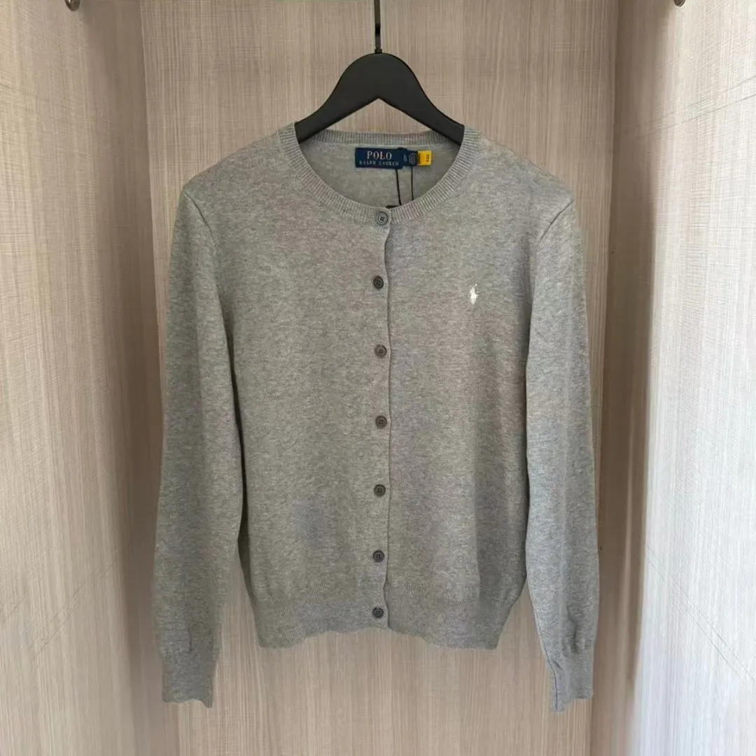 P174 RALPH LAUREN Ten Colors Classic Small Label Embroidery High-Precision Knitted Cardigan Round Neck Long Sleeve Button Knitted Sweater Tops for Men and Women Ten Colors Colors: White Black Navy Gray Pink Red Khaki Blue Green Dark Green Size: S M L XL Material: Cotton Weight: 320g